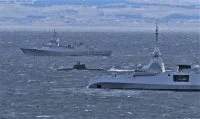 La frégate Amiral Ronarc'h, la frégate norvégienne KNM Thor Heyerdahl et un sous-marin allemand (classe 212A)