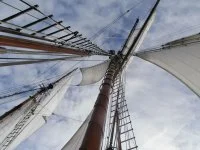 La Belle Poule est toutes voiles dehors