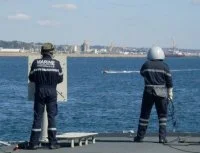 Une embarcation rapide suspecte s'approche du Tourville