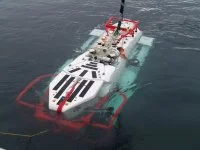 Pour la première fois en France, la DGA réalise un exercice réel de sauvetage de l'équipage d'un sous-marin en détresse en mettant en œuvre le Nato Submarine Rescue System (NSRS) 