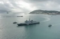 La frégate Normandie dans le port de Toulon