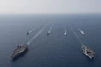Les porte-avions USS John C. Stennis et Charles de Gaulle