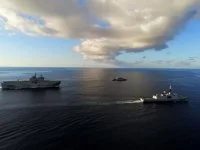 Le porte-hélicoptère amphibie (PHA) Tonnerre, la frégate La Fayette et la frégate de surveillance (FS) Nivôse