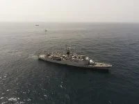 Le patrouilleur EV Jacoubet s'entraîne avec le patrouilleur ivoirien Le Bouclier