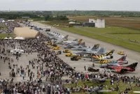 La foule devant les avions en exposition statique