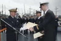 Remise de la plaque portant les noms des officiers d’échange allemands