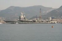 Le porte-avions Charles de Gaulle appareille pour des essais techniques