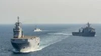 Le porte-hélicoptères Tonnerre, la frégate Guépratte et le bâtiment amphibie américain USS Carter Hall