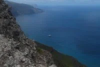 L'Arago devant l'île d'Eiao
