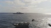 La frégate Languedoc et le boutre suspect