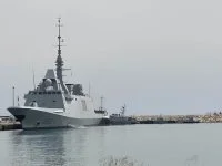 La frégate Auvergne accostée dans le port de Larnaca (Chypre)