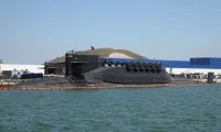 SNLE chinois Type 094 avec les portes des tubes lance-missiles ouvertes