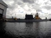 Le HMS Torbay entre dans l'ascenceur Ã  bateau de Faslane