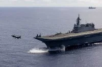 Un chasseur F-35B britannique décolle du navire japonais Kaga