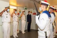 Réception protocolaire d'officiels à bord du Dixmude