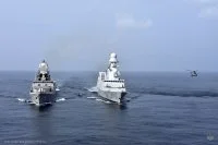 La frégate Chevalier Paul et la frégate indienne INS Kolkata