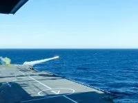 Tir de missile d’autodéfense Mistral depuis le BPC Dixmude