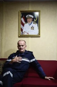 Le contre-amiral Lebas à bord de l'USS Ross