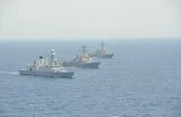 La frégate Forbin, l’USS Mason et l’USS Monterey