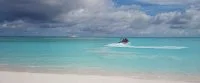 L'Adroit au large de l’île des Glorieuses