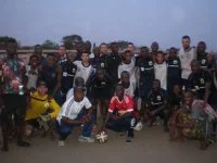 L’équipe de football du « Commandant Blaison » dispute une rencontre amicale contre une sélection de la Marine ghanéenne