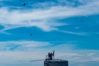 Un drone ravitaille un sous-marin de l'US Navy