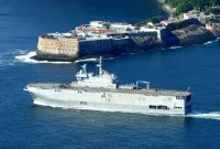Le porte-hélicoptères Dixmude arrive à Rio de Janeiro (Brésil)