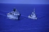 La frégate Jean Bart et le bâtiment amphibie britannique HMS Albion