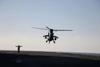 Un hélicoptère Tigre sur le pont d’envol du Dixmude