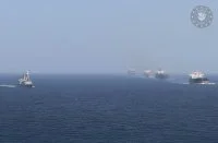 Les bâtiments de la mission Aspides assurent la protection de navires de commerce