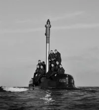 Des commandos voyagent au sommet du kiosque