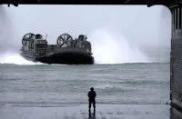 Un LHAC se prépare Ã  entrer dans le radier du Tonnerre