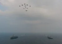 Des avions français et américains survolent les porte-avions USS Harry S. Truman et Charles de Gaulle