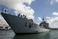 Une compagnie de combat du 33e RIMa embarque sur le Dumont d’Urville