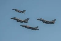 Des Rafale marine français s'entraînent avec des F16 et F35 néerlandais