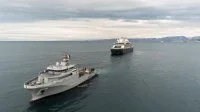 La Garonne remorque le bâtiment de croisière Commandant Charcot