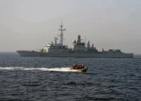 La frégate Cassard se prépare à un exercice avec le destroyer USS Ramage