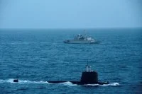La frégate Vendémiaire et le sous-marin Emeraude