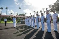 Le contre-amiral René-Jean Crignola passe en revue les délégations de toutes les unités des des forces armées aux Antilles