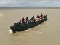 Une pirogue avec des immigrants illégaux