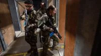 La brigade de protection de la frégate Bretagne s'entraîne au combat en milieu clos