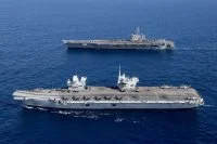 Les porte-avions britannique HMS Prince of Wales et américain USS George Washington