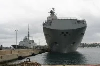 Le BPC Dixmude et une frégate FREMM