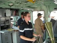 A la barre d'un Yard Patrol Craft