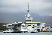 Avant l’arrivée du ministre, le Charles de Gaulle appareille