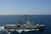 La frégate antiaérienne Jean Bart et le patrouilleur omanais Al Shinas