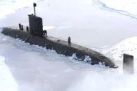 Le Tireless à la surface de la banquise après l'accident