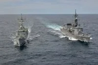 La frégate espagnole s'entraîne avec la frégate japonaise Harusame