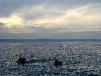 Les plongeurs de bord du Primaugeut en immersion en grande rade