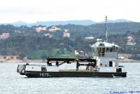 Un des pontons-grue du port de Toulon